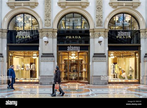 prada milano galleria donna
